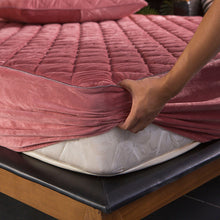 Load image into Gallery viewer, Quilted Mattress Cover